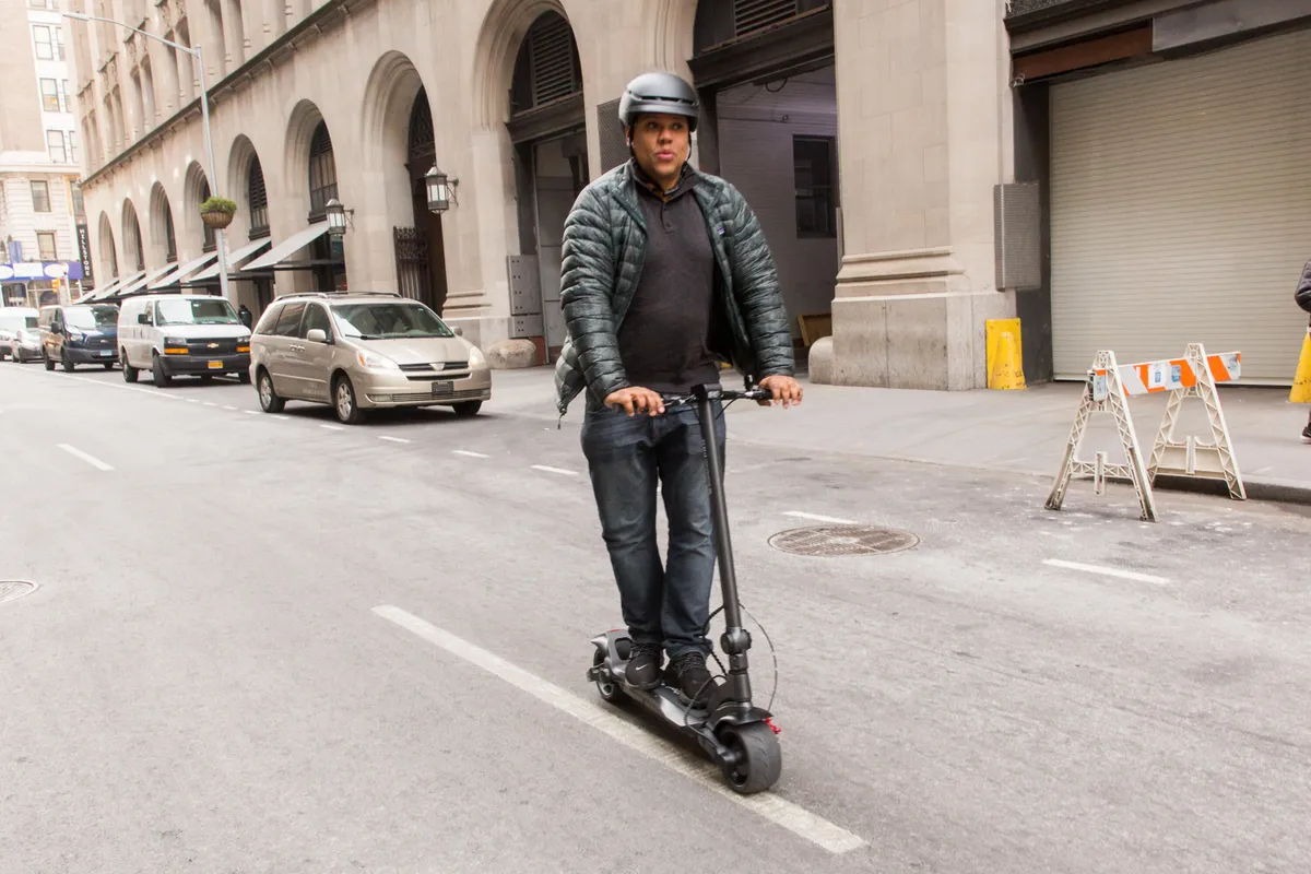 MERCANE WideWheel PRO: A Prémium Elektromos Roller, amely új szintre emeli a városi közlekedést