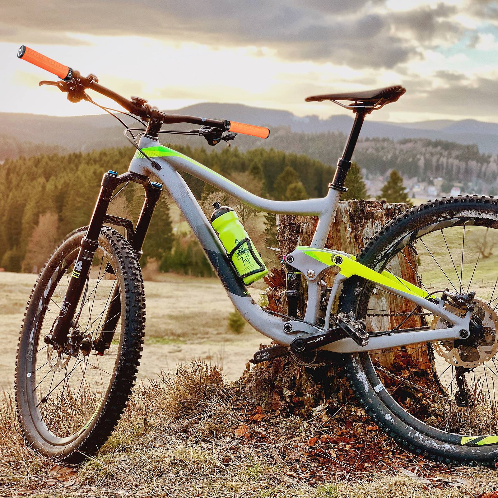 ROCKBROS Ultra Leicht Fahrradgriffe aus Gummi mit  87ecbdb6ec95
